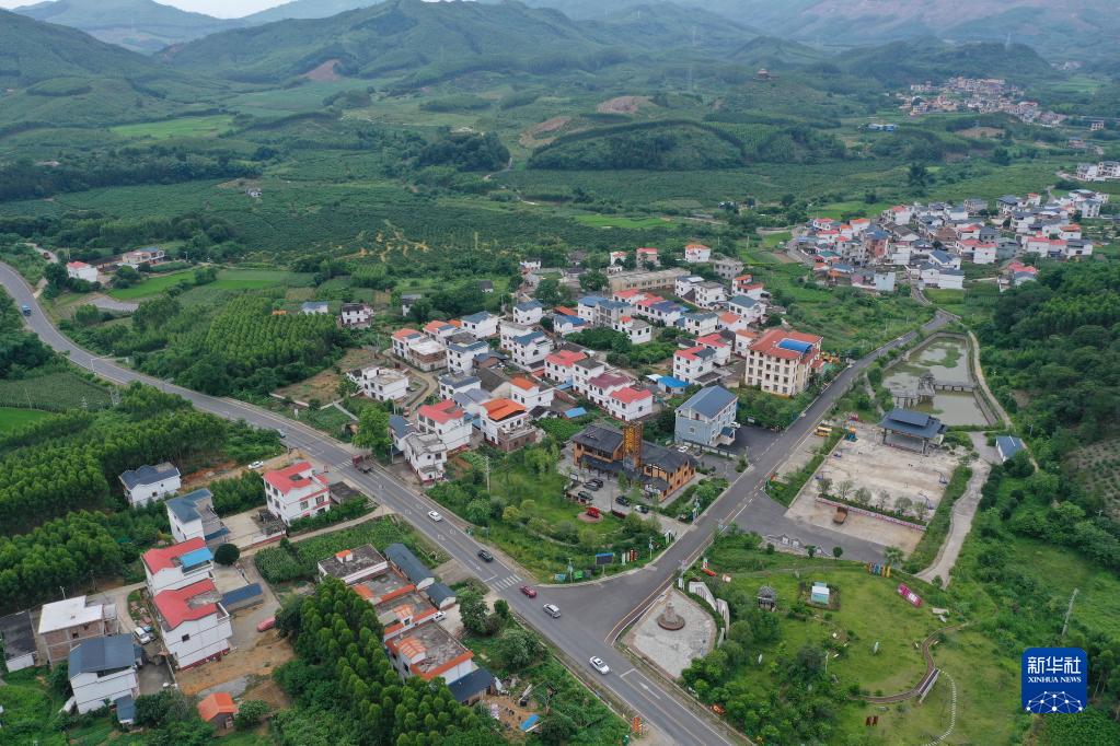 広西壯族自治區柳州市鹿寨県鹿寨鎮大村村（6月14日、ドローンによる撮影?黃孝邦）。