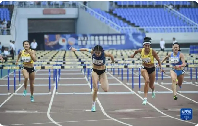 女子100ｍハードルで呉艶妮選手が優(yōu)勝　中國?全國陸上競技選手権