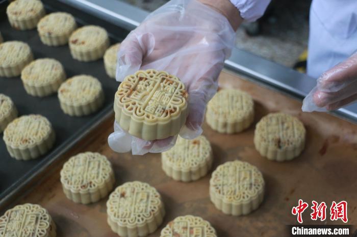 タニシ麺で有名な柳州市が打ち出したのは「タニシ月餅」！　広西