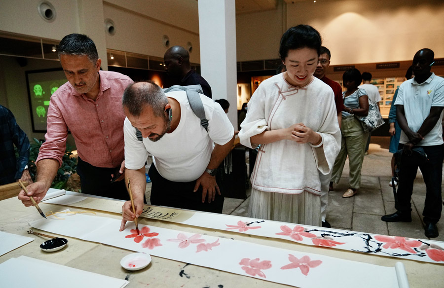 第1回國際報道「シルクロード賞」受賞者が「心を一つに未來を描く」活動に參加