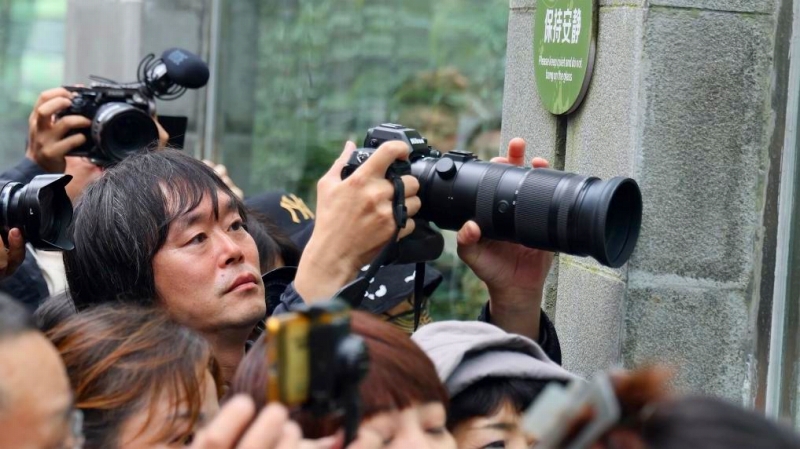 日本でパンダの寫真を毎日撮影し続けている高氏さん（畫像は動畫のスクリーンショット）。