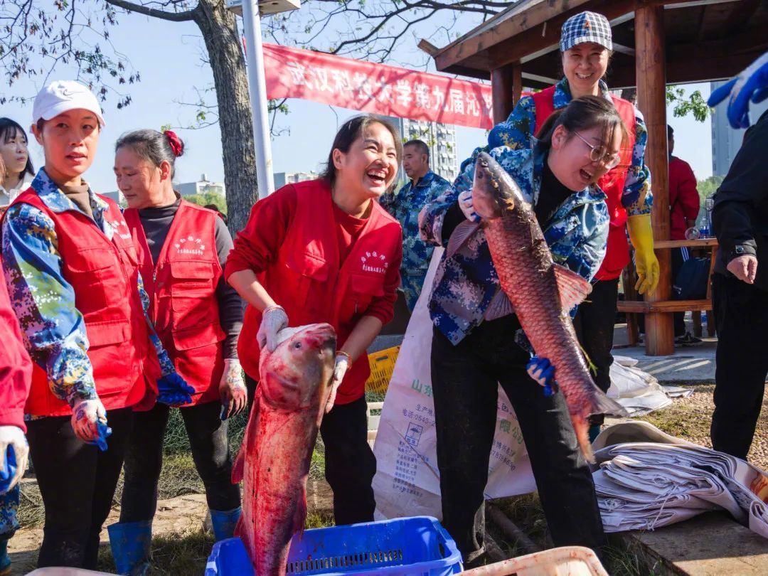 魚を食べよう！湖北省の武漢科技大學で魚捕り＆グルメイベント