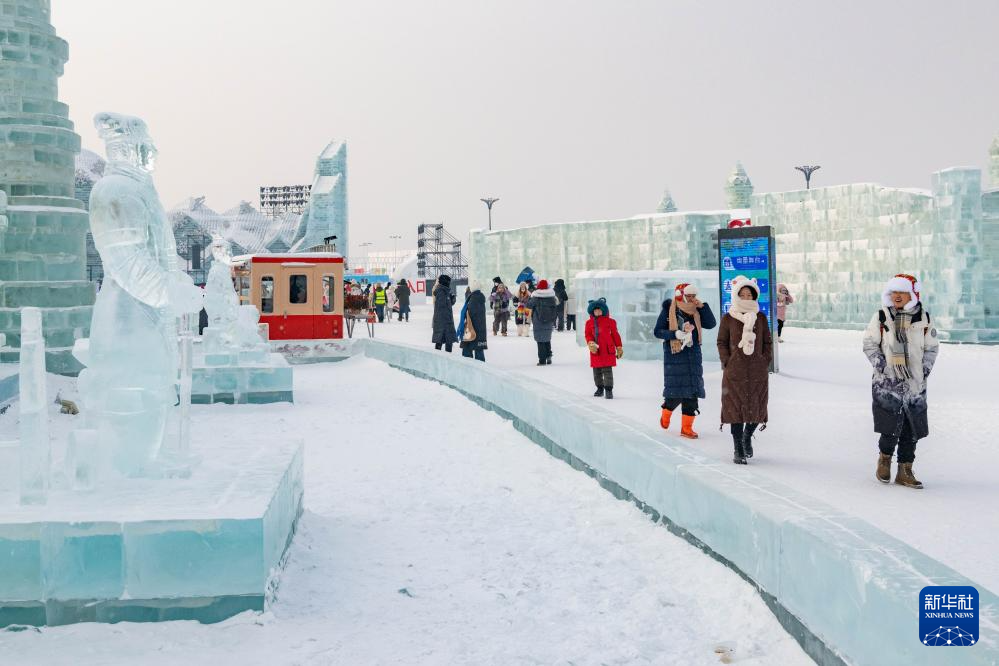 「兵馬俑」の氷像が哈爾浜氷雪大世界に登場　黒竜江省