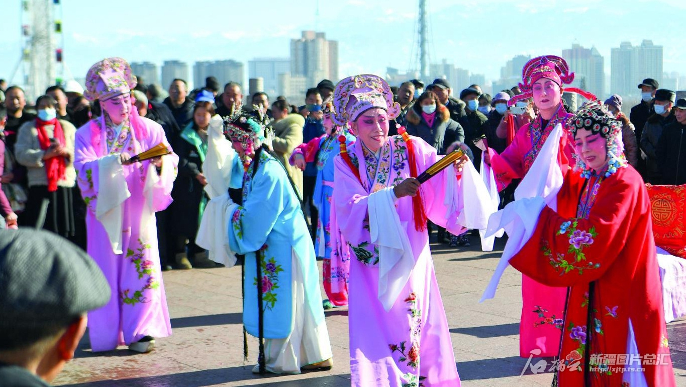 楽しく春節(jié)を祝う新疆、幸福感あふれる新春の佳き日