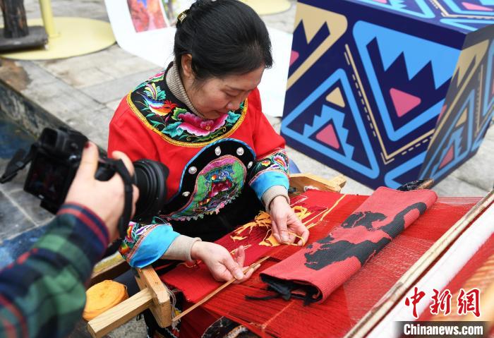 無形文化遺産の文化クリエイティブ展が開幕　重慶市酉陽