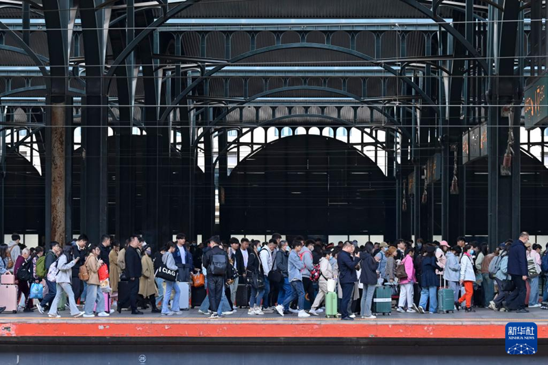 鉄道にも押し寄せる「メーデー」連休の旅客のピーク