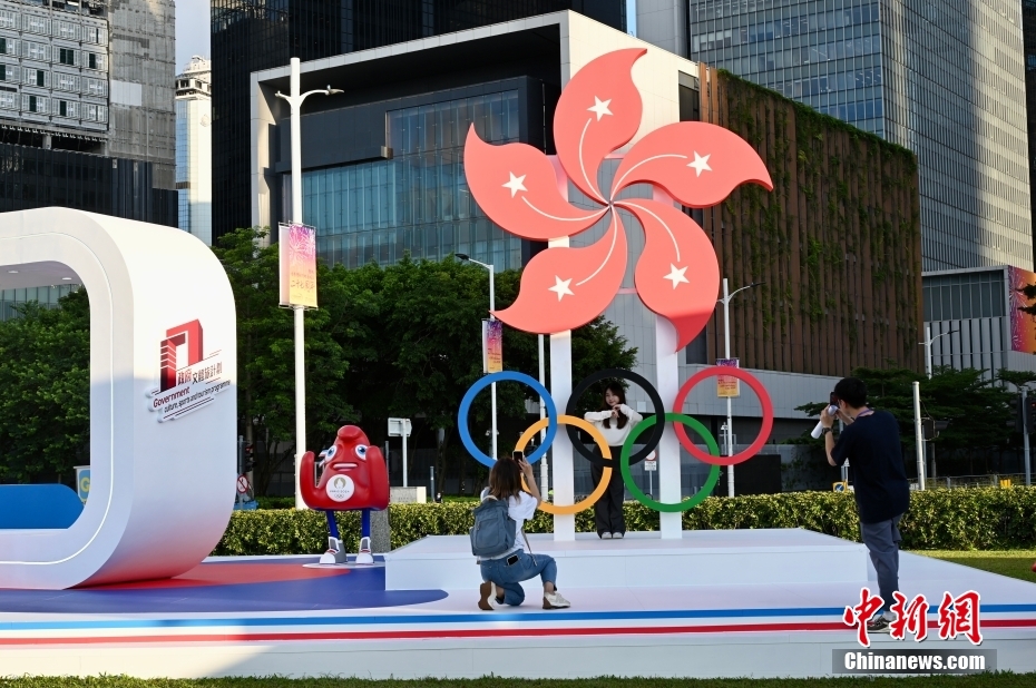 香港特區の添馬公園にパリ五輪をテーマにしたオブジェ設置