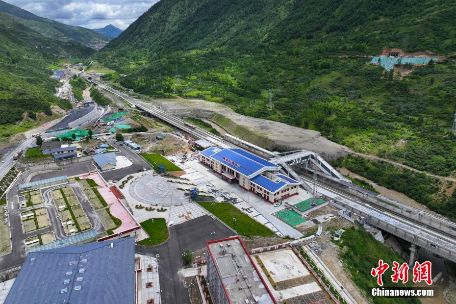 川青鉄道鎮江関－黃松関區間の新駅3駅が完成