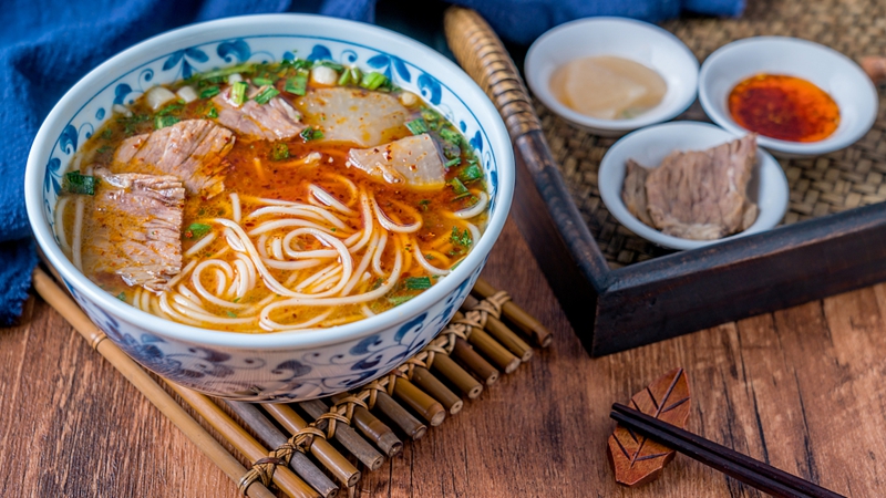 年間売上高165億元　蘭州の看板商品「牛肉麺」の味は？