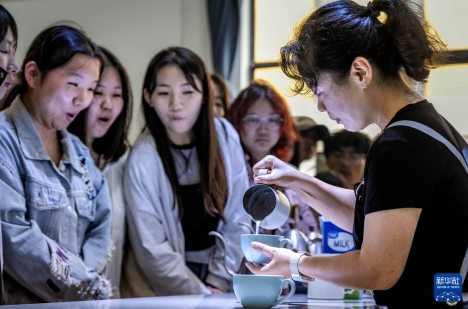 コーヒーを飲むのが授業(yè)！中國初のコーヒー學科の授業(yè)スタート　雲(yún)南省