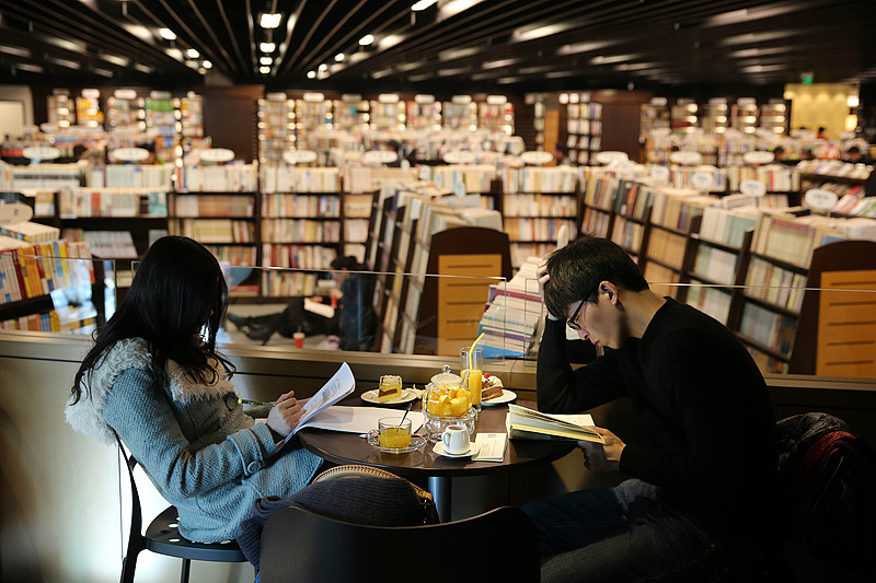 浙江省?杭州市のある書店（畫像著作権はCFP視覚中國所有のため転載禁止）