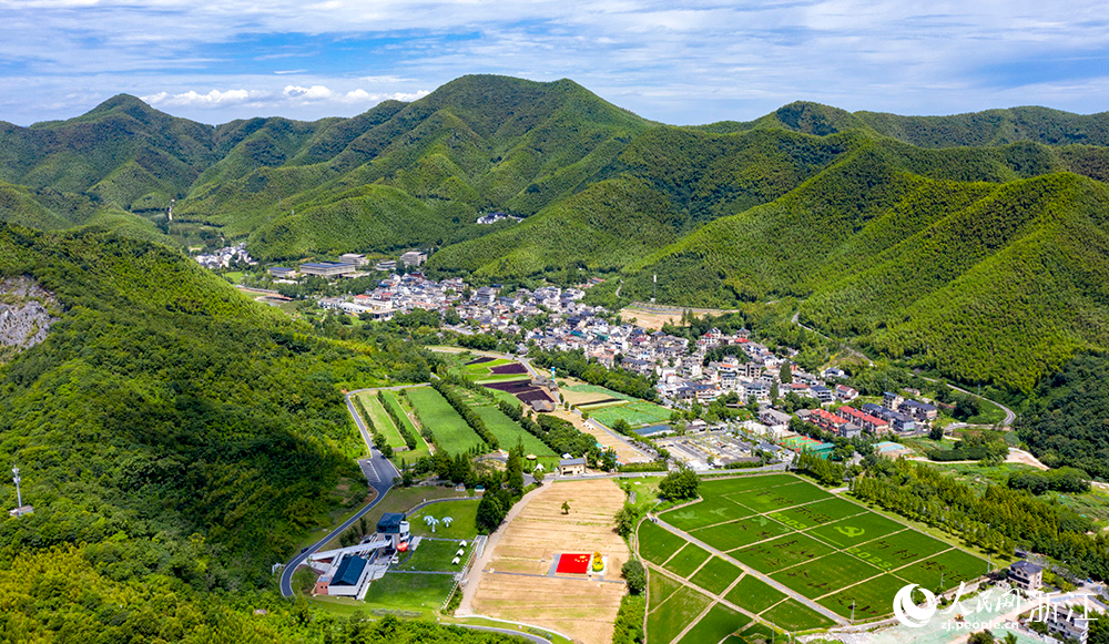 余村の全景（撮影?章勇濤）