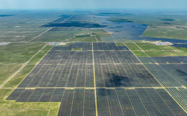 蒙西藍海太陽光発電所が系統接続?発電開始した。畫像提供は取材先