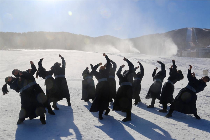 心も體も溫まる冬の一日！　內(nèi)蒙古赤峰の氷雪ナーダム祭り