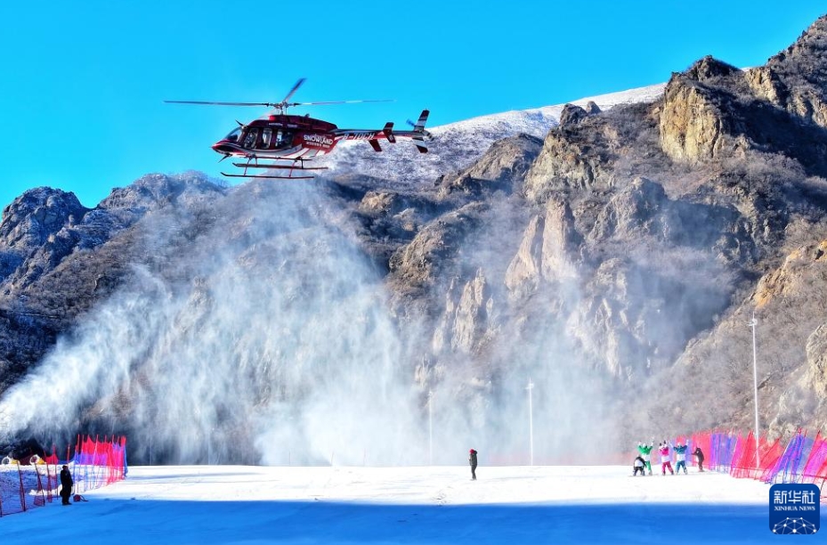 オープニングセレモニーが行われた新雪國スキー場?初心谷（12月21日撮影?金良快）。