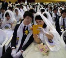 約2500組のカップルが參加した集団結婚式＝韓國