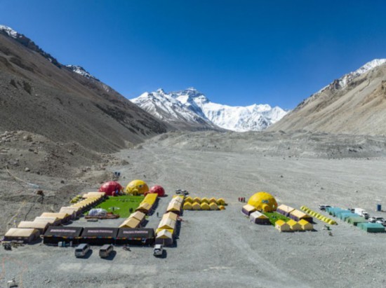 チョモランマ登山ベースキャンプ（5月9日にドローンで撮影?孫非）。