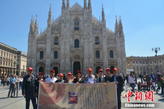 イベント參加のためイタリアを訪れた縉雲焼餅のスタッフたち。